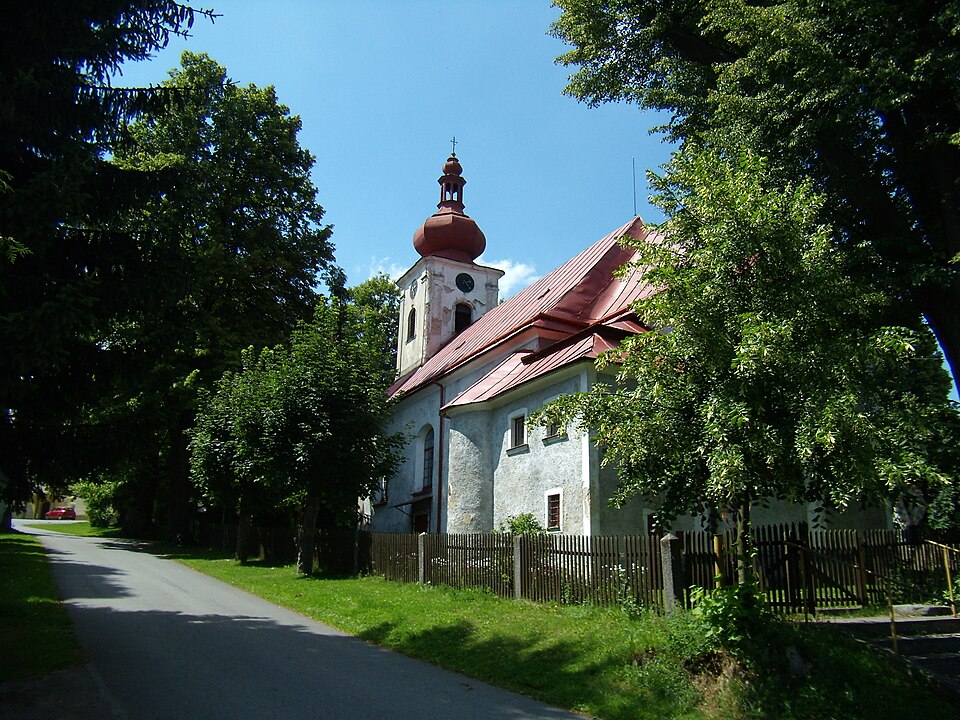 Fayl:Lesná - kostel svatého Mikuláše.JPG