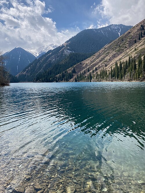 Fayl:Lower Kolsay Lake in April.jpg