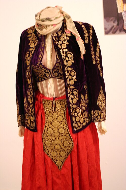 Fayl:Veshje Tradicionale (2).JPG