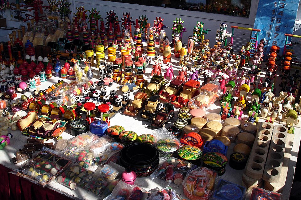 Fayl:Wooden toys.JPG
