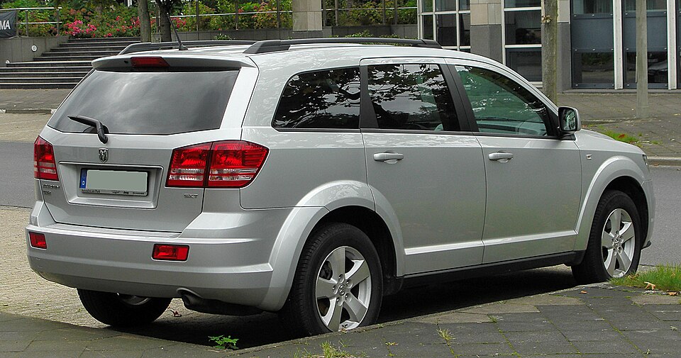 Fayl:Dodge Journey rear 20100926.jpg