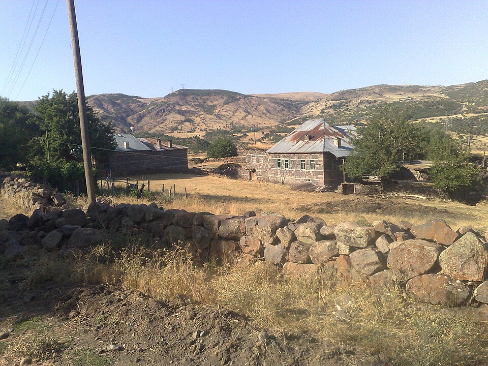 Fayl:Elazig Karakocan Alabal köyü.jpeg