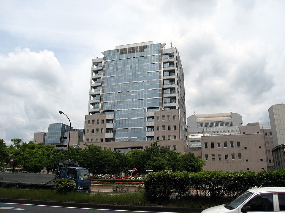 Fayl:Fukuyama City Hall.jpg