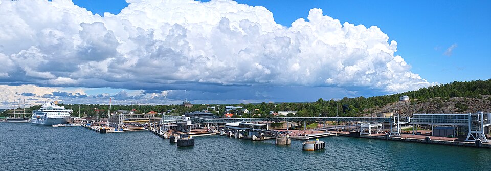 Fayl:Mariehamn harbor 5.jpg