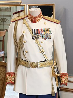 Muhammad Rizo Shohning Niavaran saroyidagi libosi