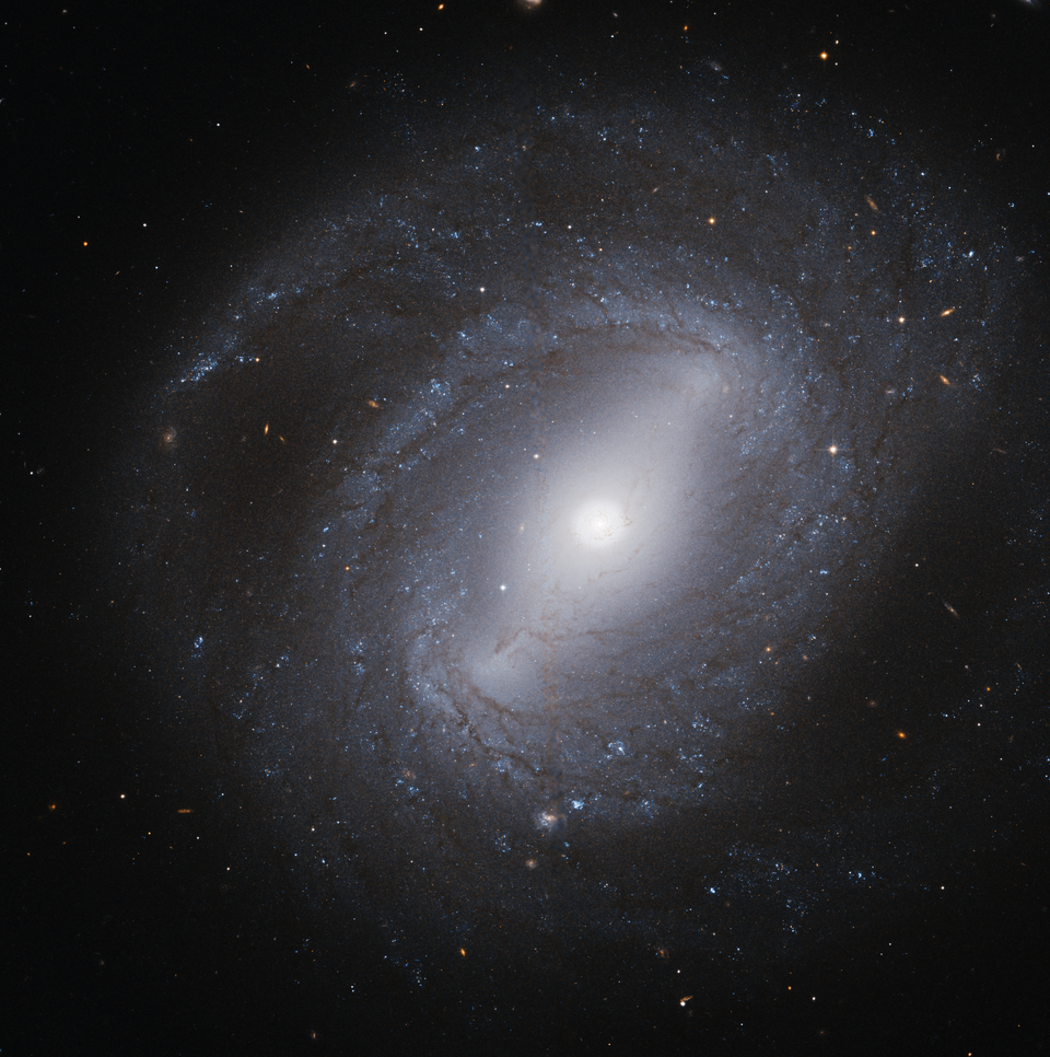 Fayl:NGC 4394 (Hubble Space Telescope).png