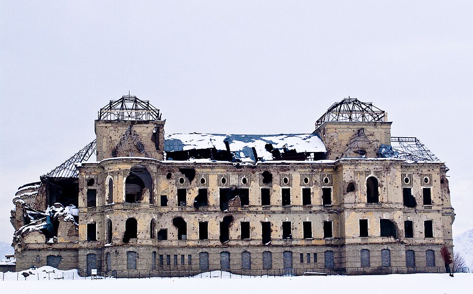 Fayl:Destroyed Darulaman palace.jpg