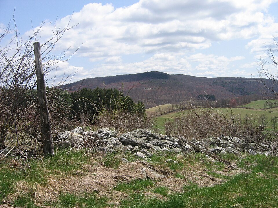Fayl:Hillsdale Countryside.jpg