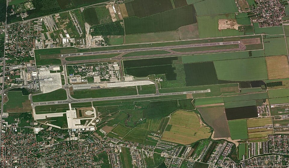Fayl:NASA FIRMS Otopeni airport.jpg