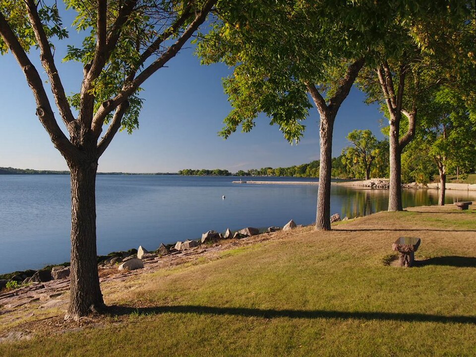 Fayl:Big Stone Lake from Ortonville.JPG