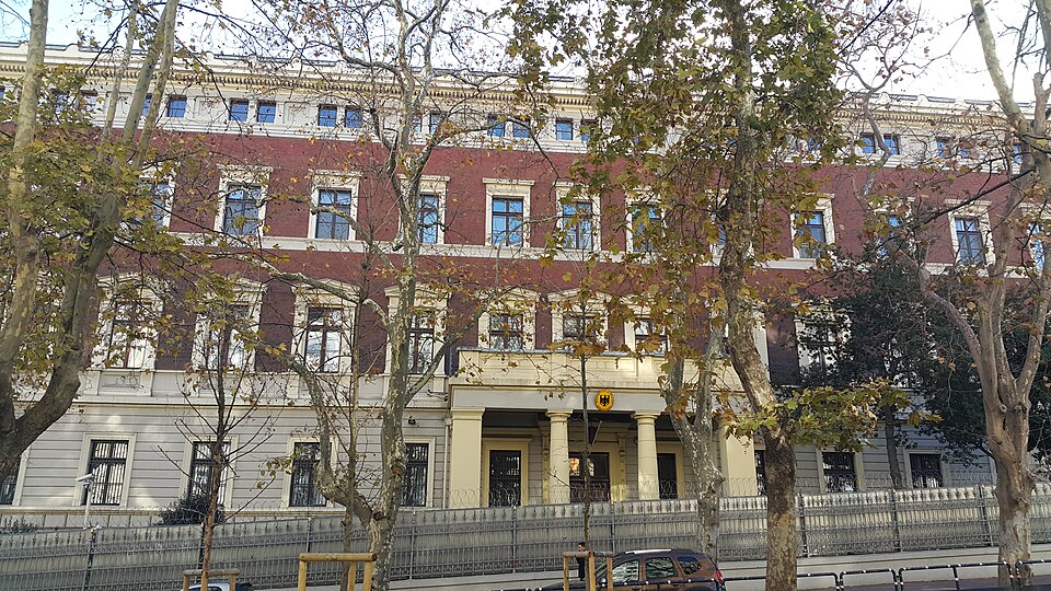Fayl:Consulate-General of Germany in İstanbul.jpg