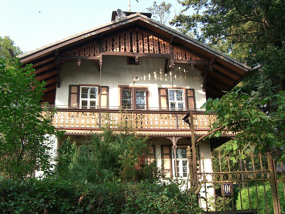 Fayl:ER-Burgberg-old-villa.jpg