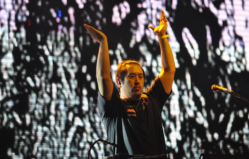 Fayl:Joe-hahn-linkinpark-singapore-2011.jpg