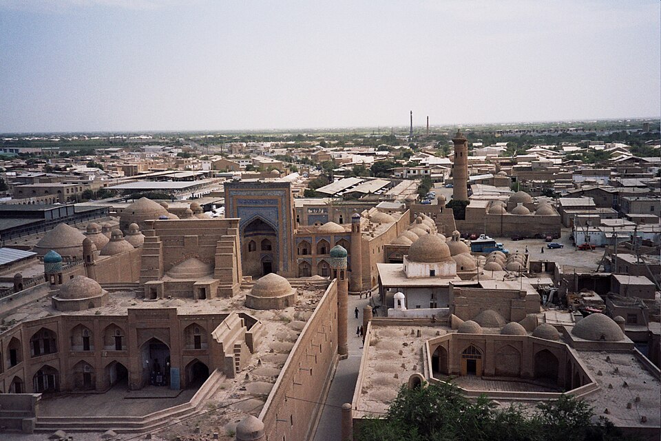 Fayl:Jummi Mosque, Khiva (480574).jpg