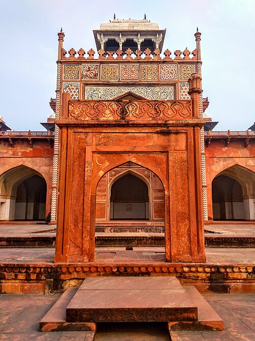 Fayl:Akbar's Tomb 4.jpg