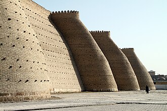 Buxoro arkining yon tomonidan koʻrinishi