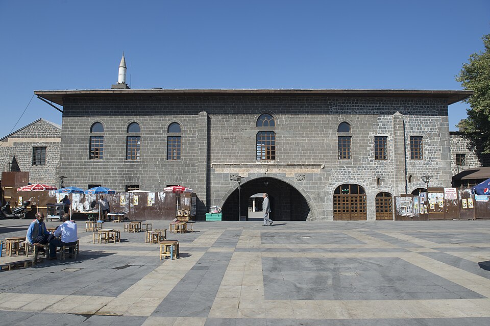 Fayl:Great Mosque of Diyarbakıri 3620.jpg