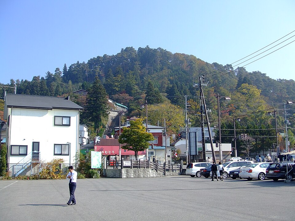 Fayl:Iimori Hill Aizuwakamatsu 2006-11-03.jpg