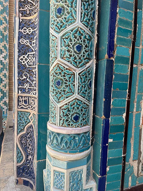 Fayl:Kutlug oko mausoleum.1.jpg