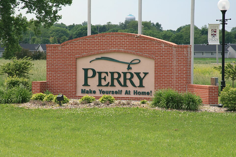 Fayl:Perry Iowa 20090607 Sign.JPG