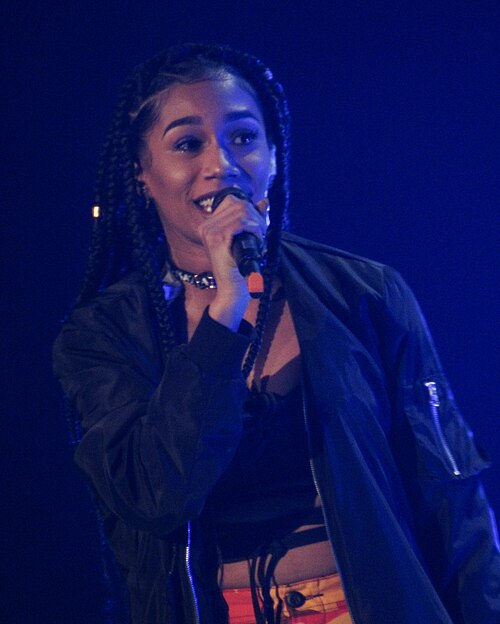 Fayl:Bia rapper (cropped).jpg