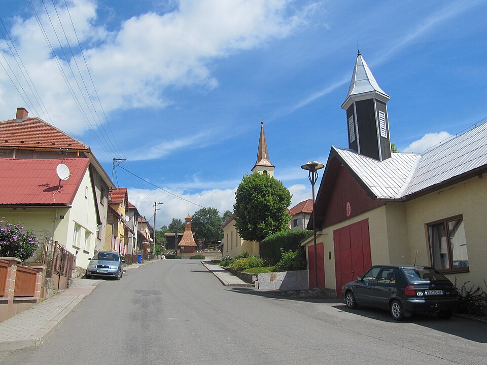 Fayl:Tichov, náves.jpg