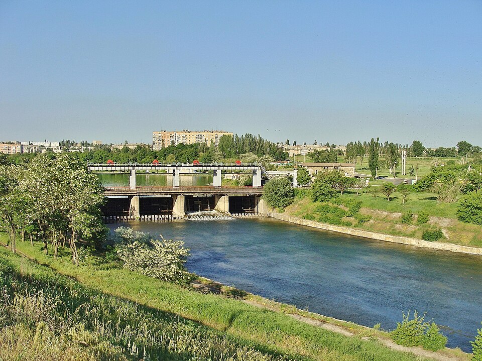 Fayl:Плотина Зуевского водохранилища..jpg