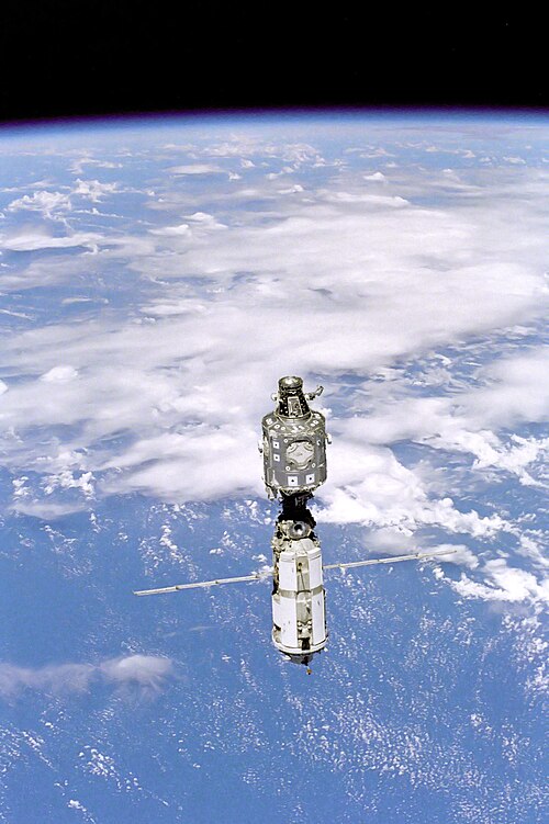 Fayl:ISS June 1999.jpg