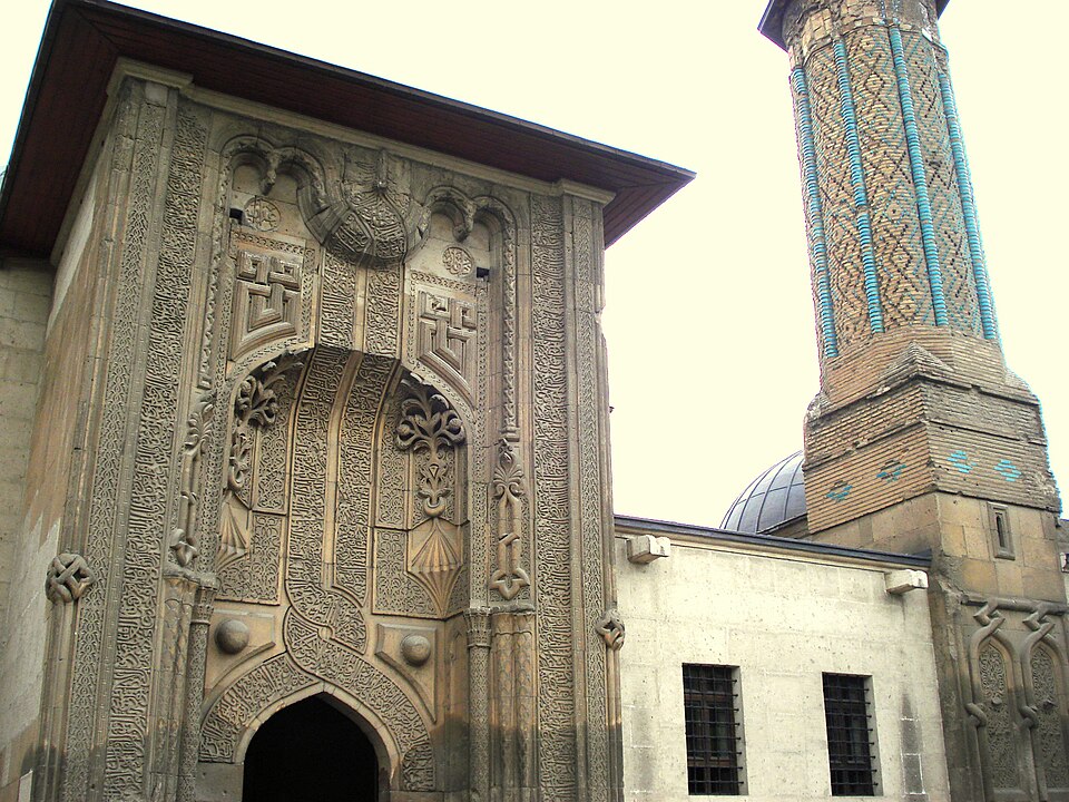 Fayl:Konya.Turkish.building.jpg