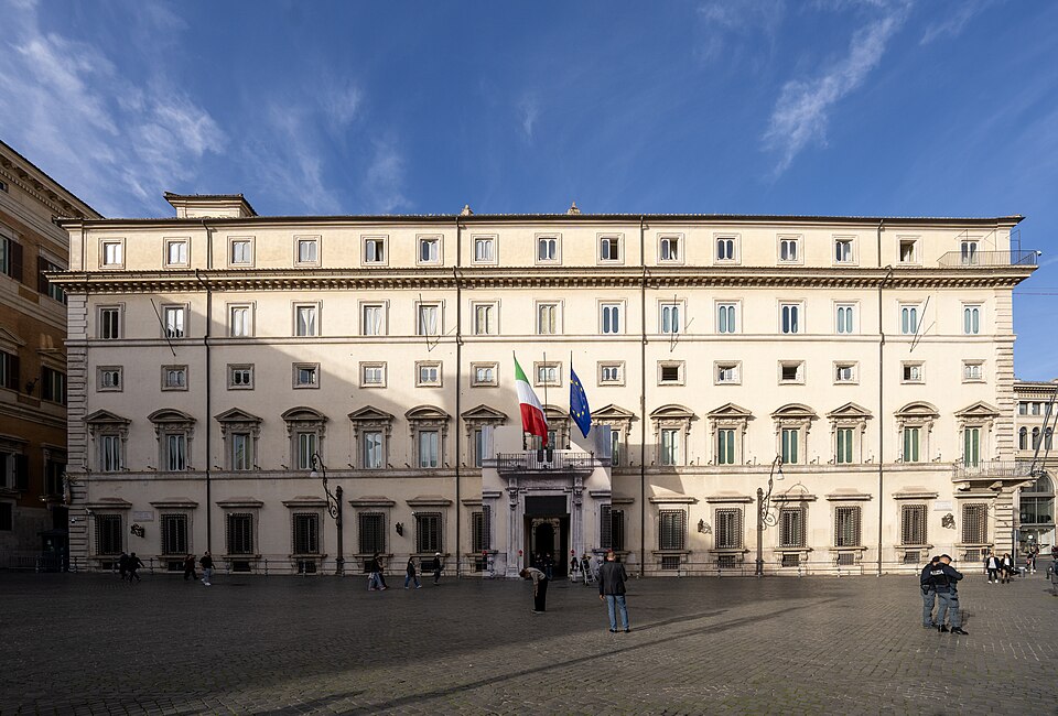Fayl:Palazzo Chigi - esterno.jpg
