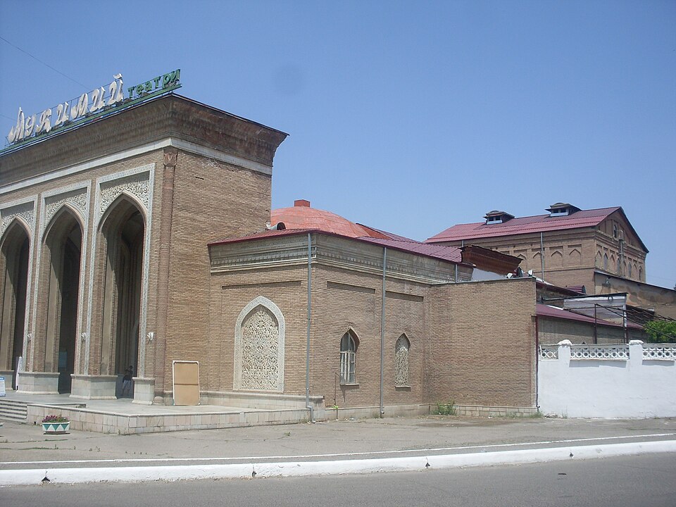 Fayl:Theatre Muqimiyк.JPG