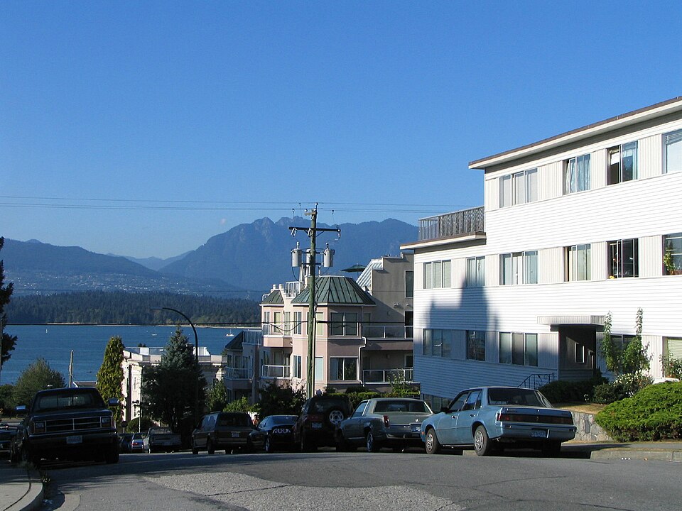 Fayl:Vine Street in Kitsilano.JPG
