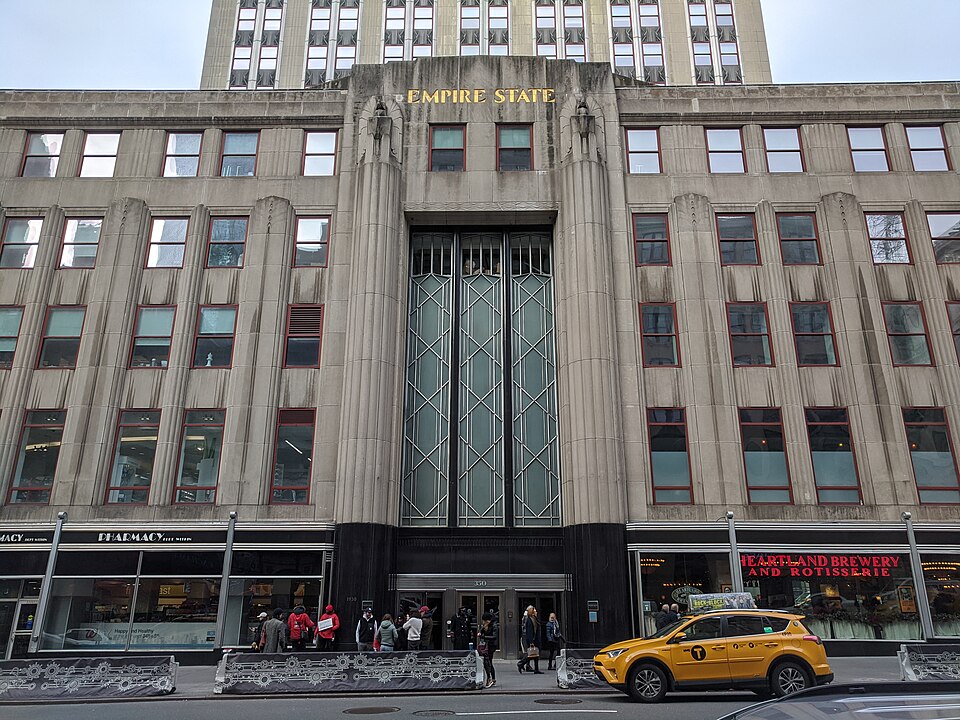 Fayl:EmpireStateBuilding20205thAvenueEntrance.jpg