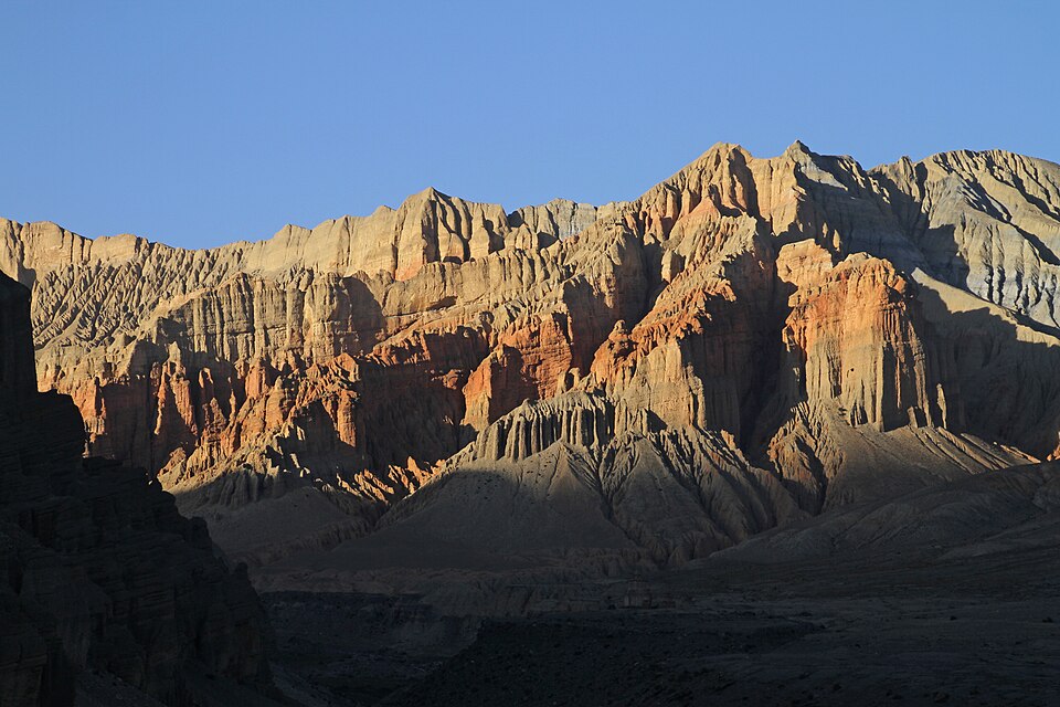 Fayl:Mustang-Ghami-Ausblick-10-rote Wand-2015-gje.jpg