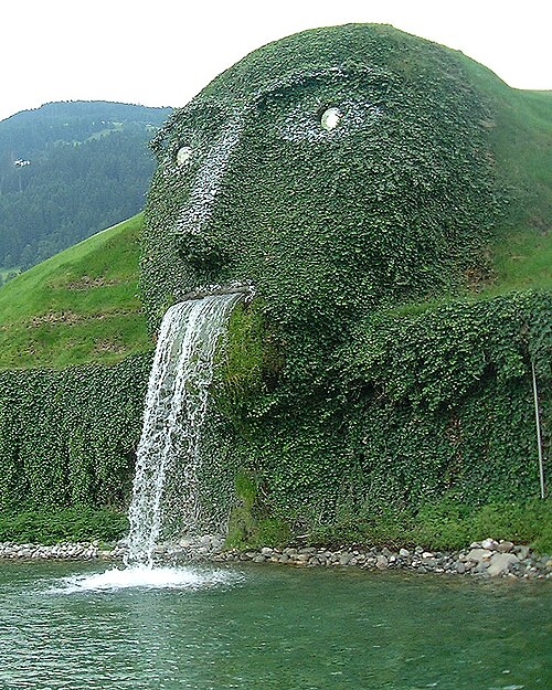Fayl:Fountain by slonecker.jpg