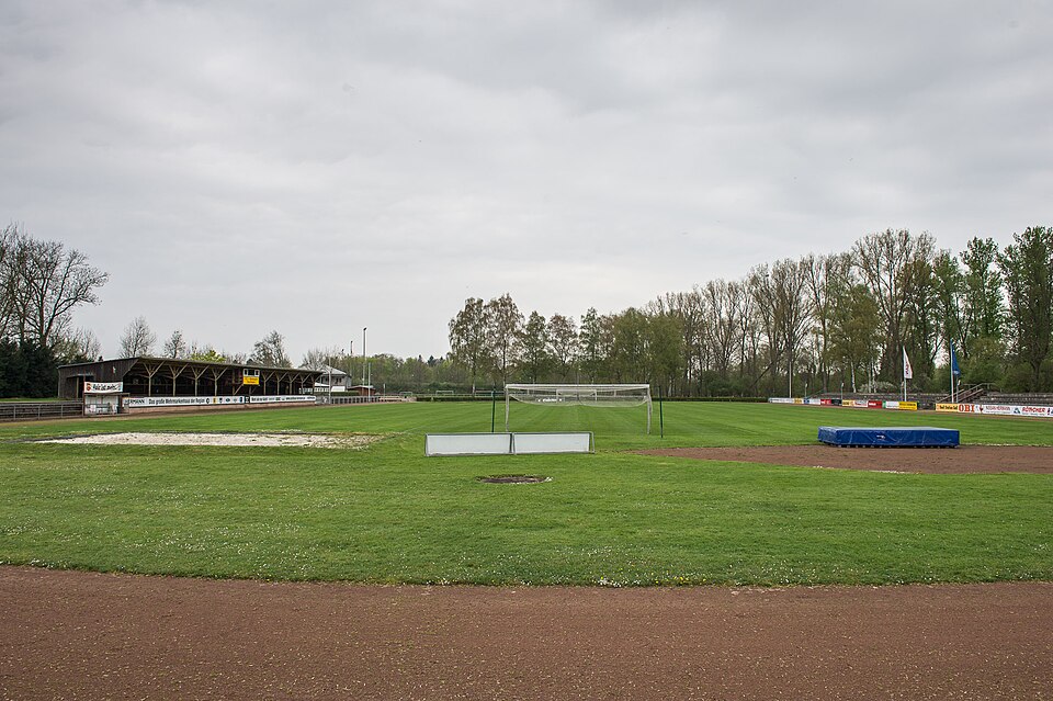 Fayl:Gustav-Wegner-Stadion Northeim by 2eight-9150.jpg