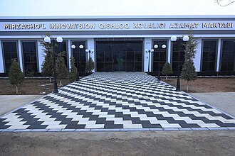 Mirzacho‘l innovatsion qishloq xo‘jaligi azamat maktabi binosi