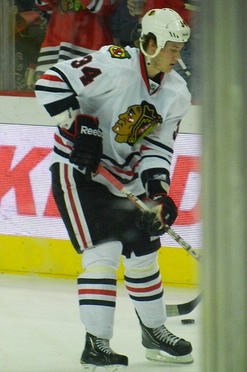 Fayl:Dylan Olsen Hawks.JPG