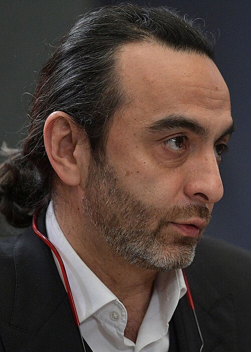 Fayl:Dzhanik Fayziev, 2018.jpg