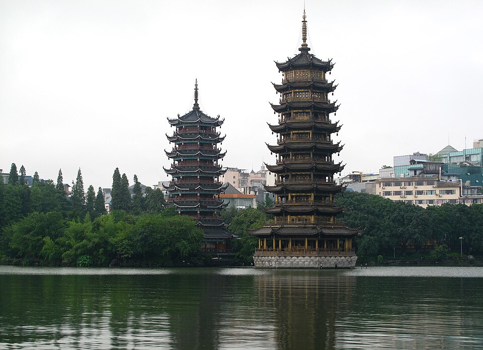Fayl:Guilin Pagodas.jpg