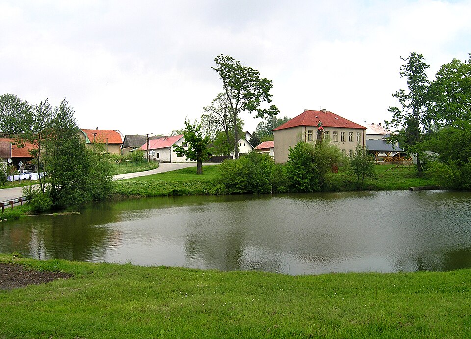 Fayl:Kojetín, lower pond.jpg