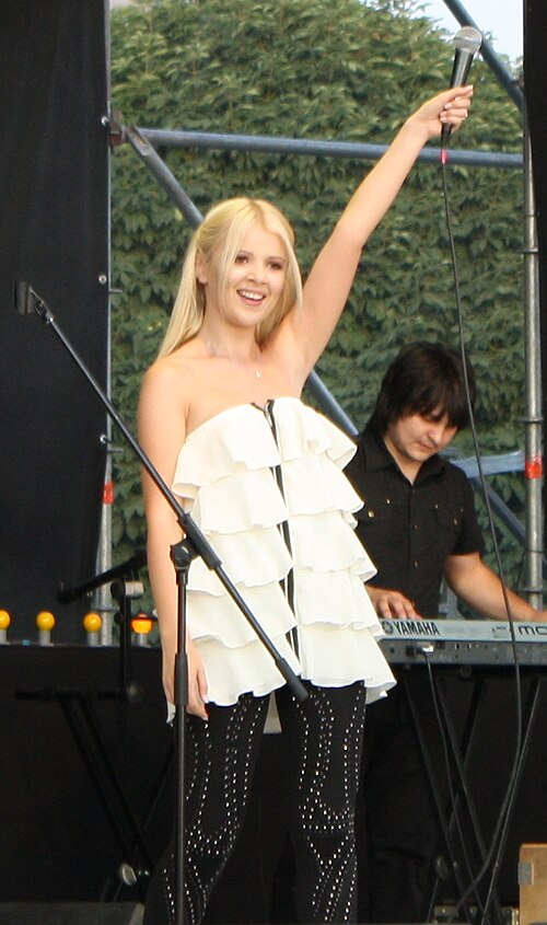 Fayl:Mika Newton.JPG