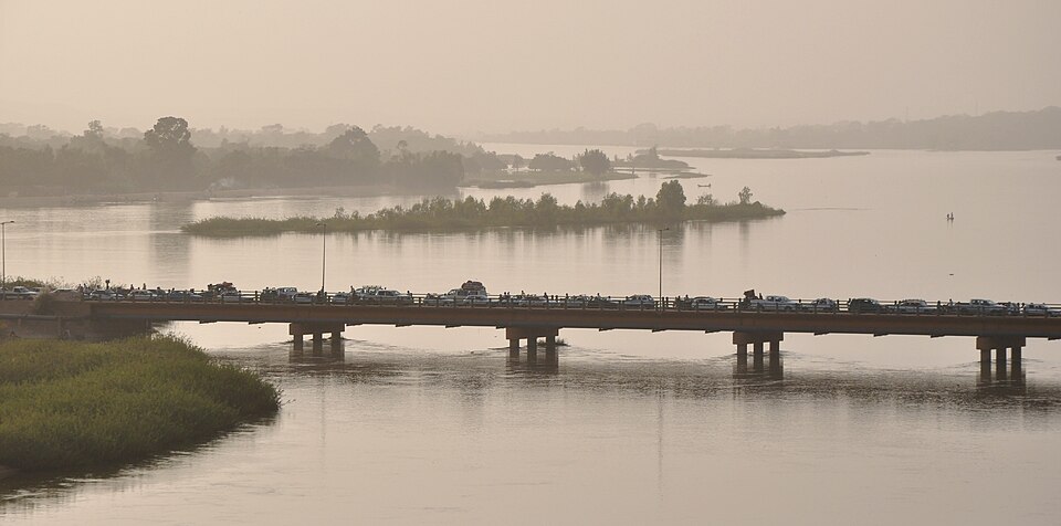 Fayl:Niger, Niamey, Pont Kennedy (1).jpg