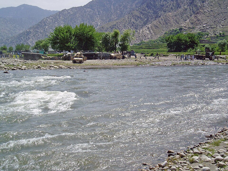 Fayl:Pech River, Kunar, 2009-04-19 -b.jpg