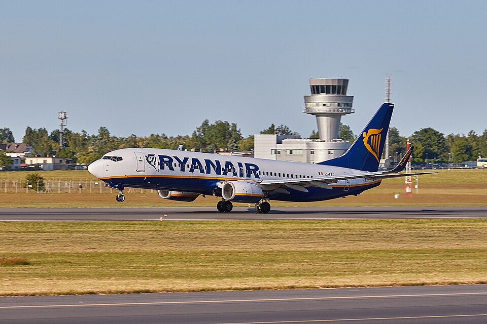 Fayl:Ryanair Boeing 737-800 EI-FEF EPPO..jpg
