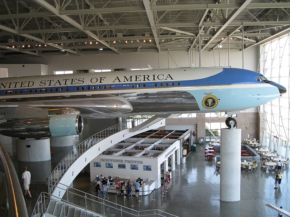 Fayl:SAM 27000 at Reagan Library.jpg