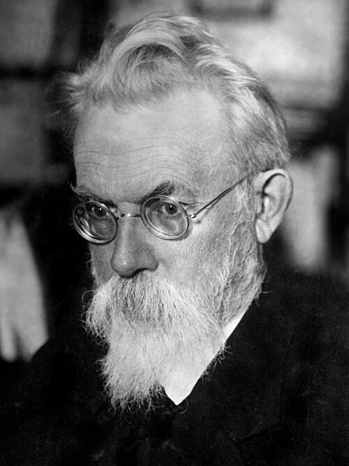 Fayl:1934-V I Vernadsky.jpg