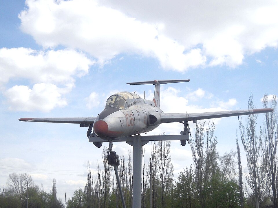 Fayl:Aero L-29 Delfin.jpg