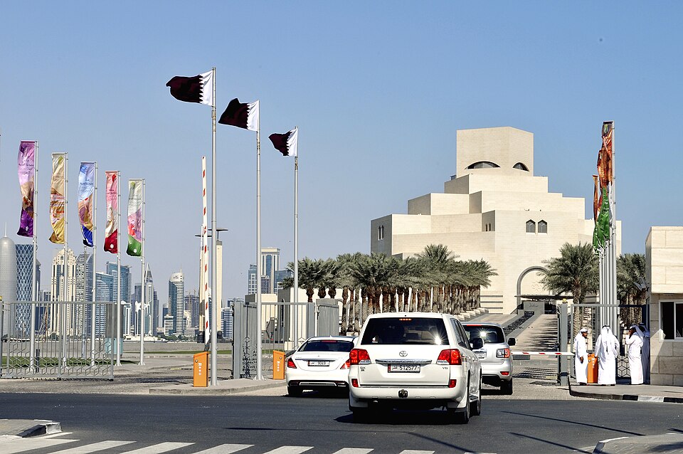 Fayl:Doha, Museo con banderas 01.jpg