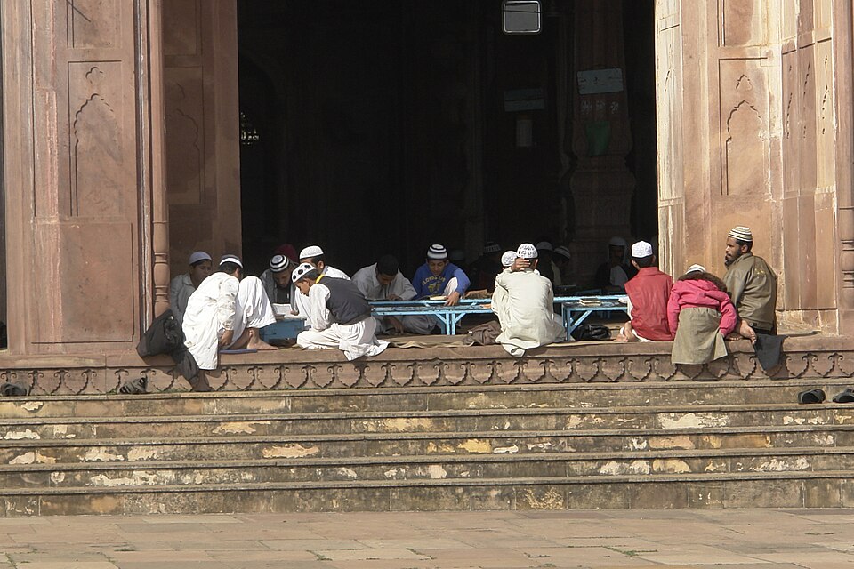 Fayl:Madrasah in Taj-ul-Masjid, Bhopal, India.jpg